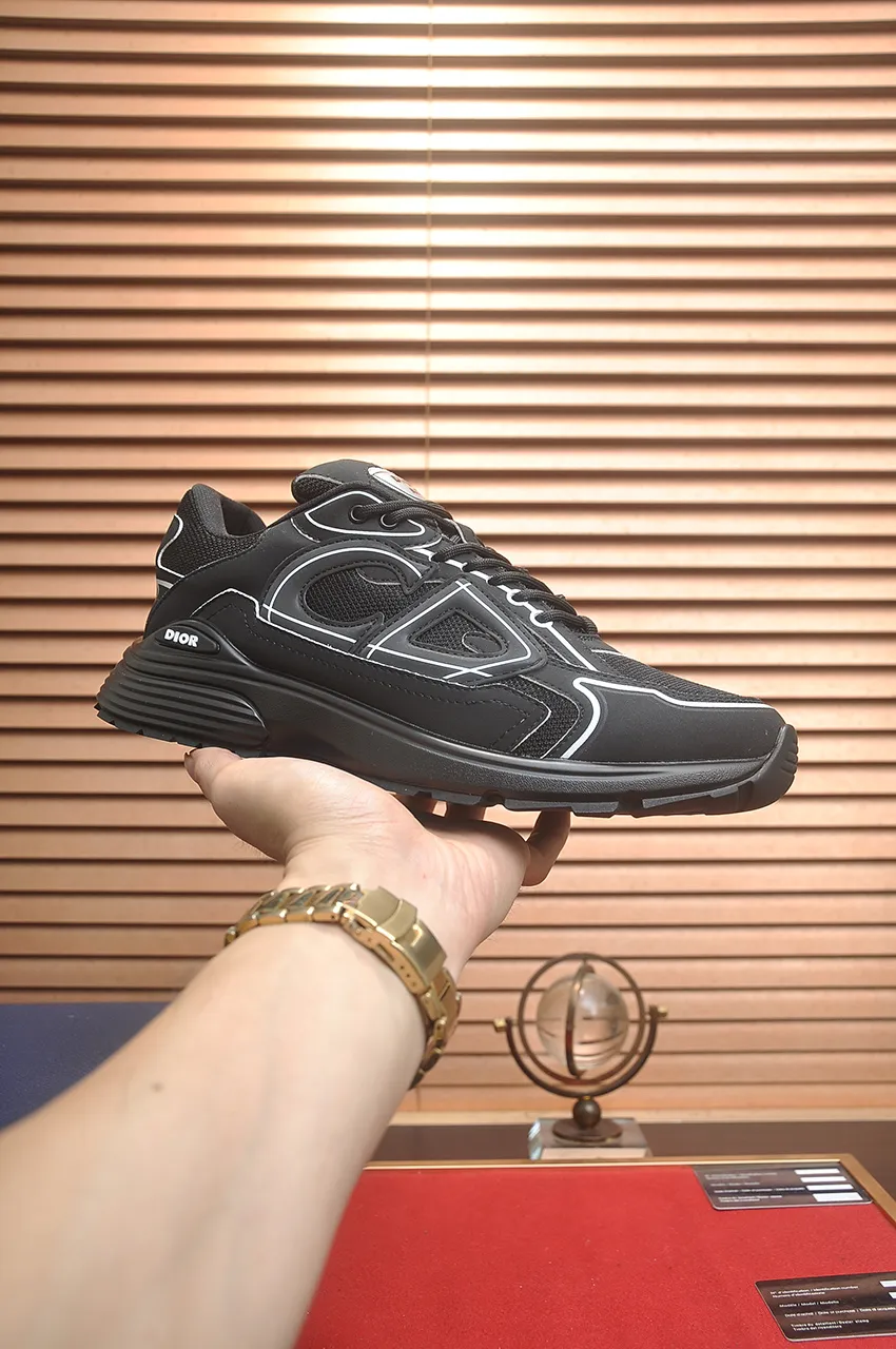 Men's men's shoes 💰: 500💶 (top original order) Brand: Dior (Dior) Standard code: Men's code 38-44 (45 customized) Grade: Same as the official website Material: Top original cowhide spliced ​​together Original wear-resistant and lightweight outsole Style category: Fashionable casual shoes Distinguished luxury brand elements top luxury Color: Actual picture color